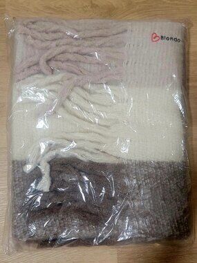 BNWT Blondo Blanket Scarf